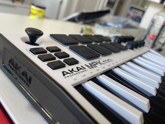 AKAI MPK Mini - Special Edition White