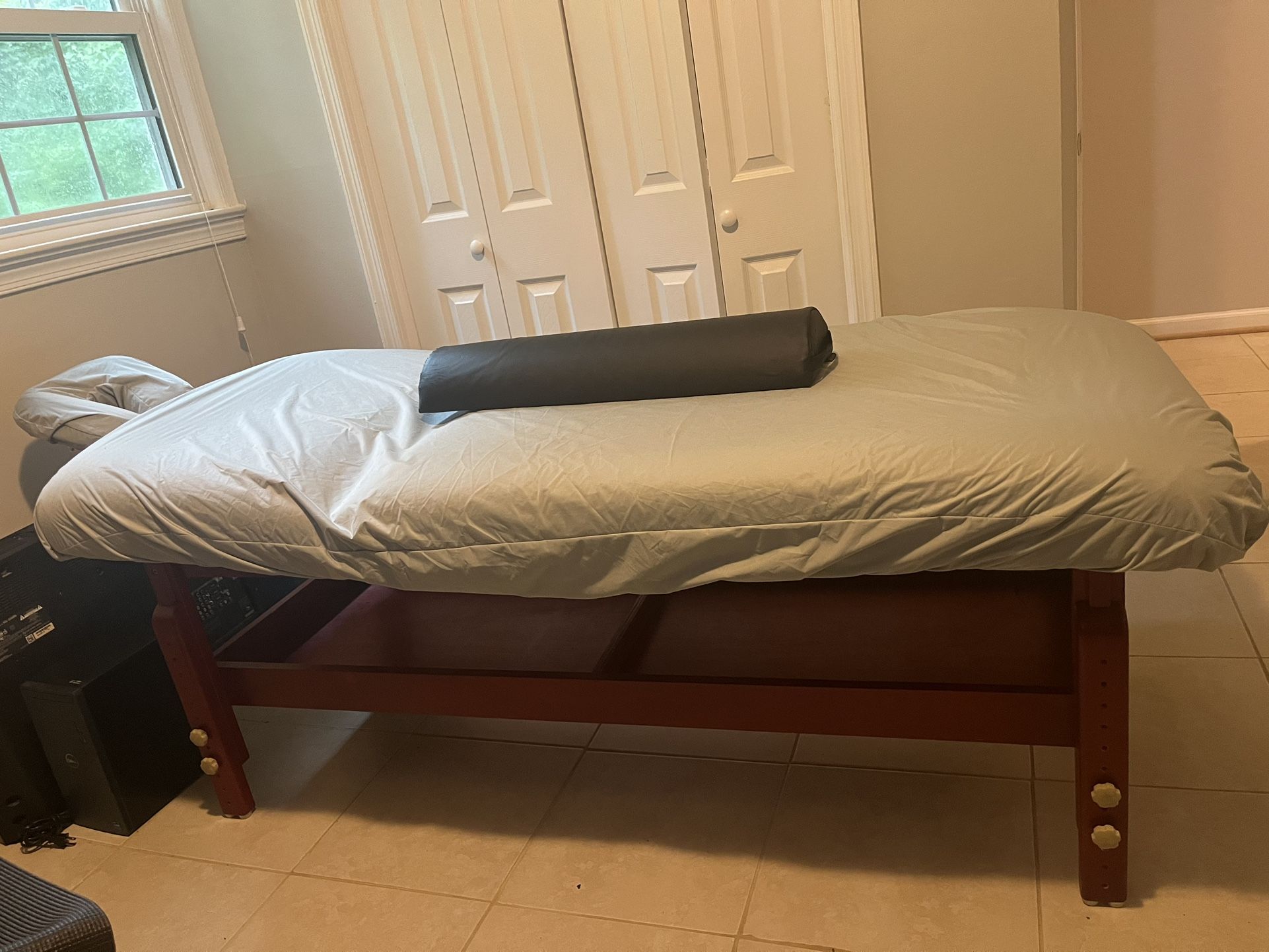 Master Massage Table