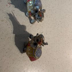 2 Elephants 