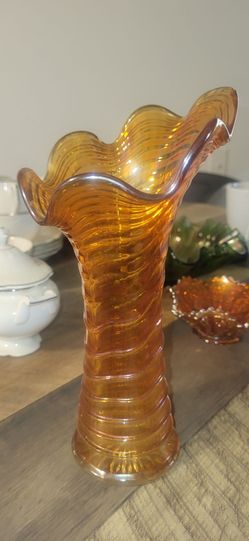 ANTIQUE COLLECTABLE IMPERIAL GLASS VASE