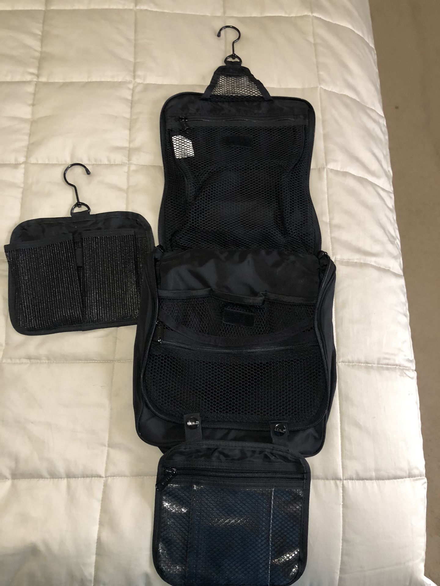 Set Of 3 LL Bean Hanging Travel Toiletry Bags/Organizers/Black & Pink Are Size Large/Purple Is Small