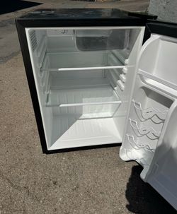 Refrigerator mini fridge freezer delivery available