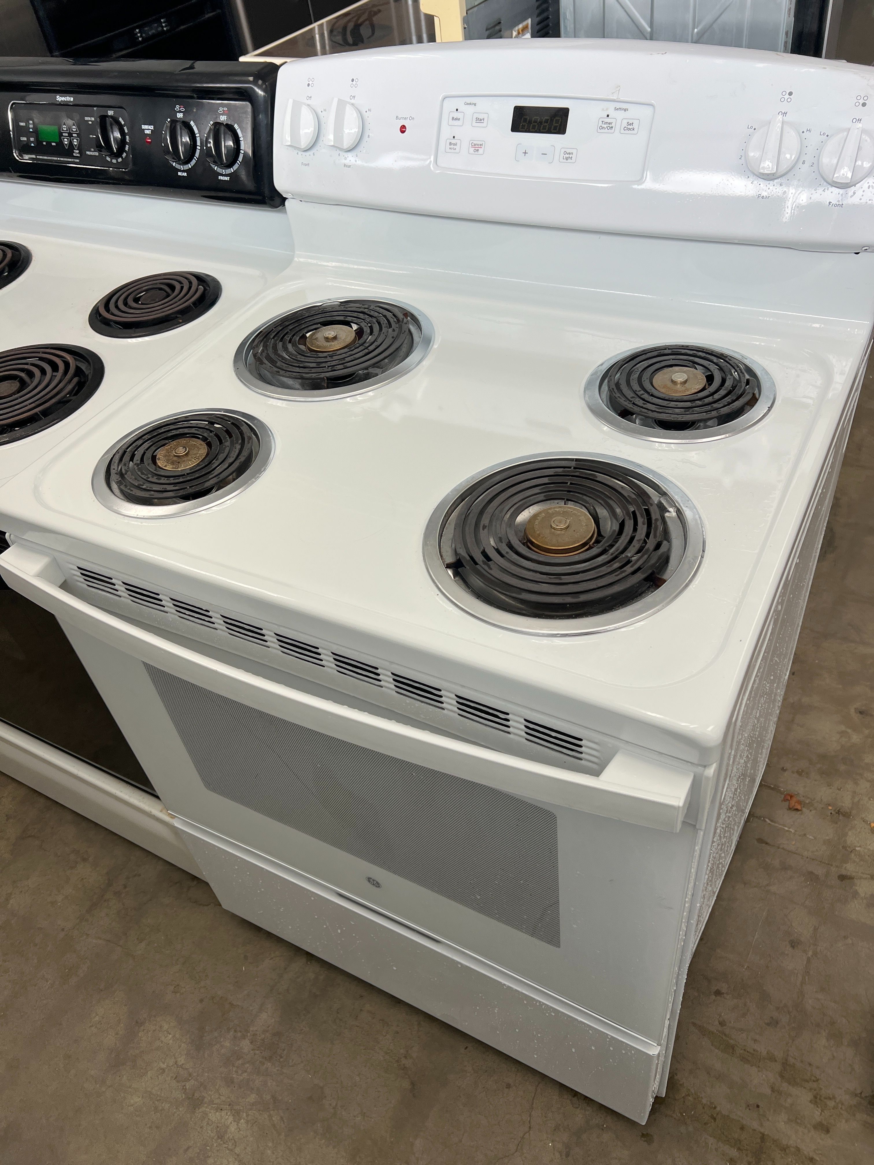 GE WHITE ELECTRIC COIL TOP STOVE NEWER STYLE