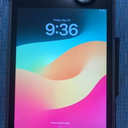 Apple iPad 6th Generation 128GB Unlocked Like New!