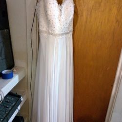 Beautiful White Wedding Dress ( Size 10)