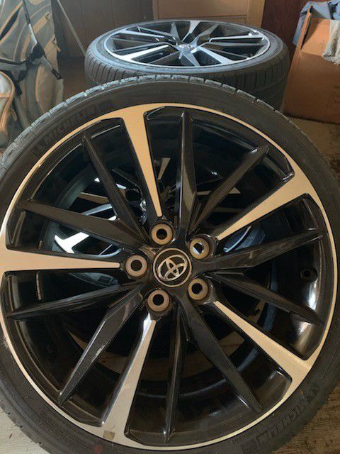 19" 2018 Toyota Camry Rims and Tires
