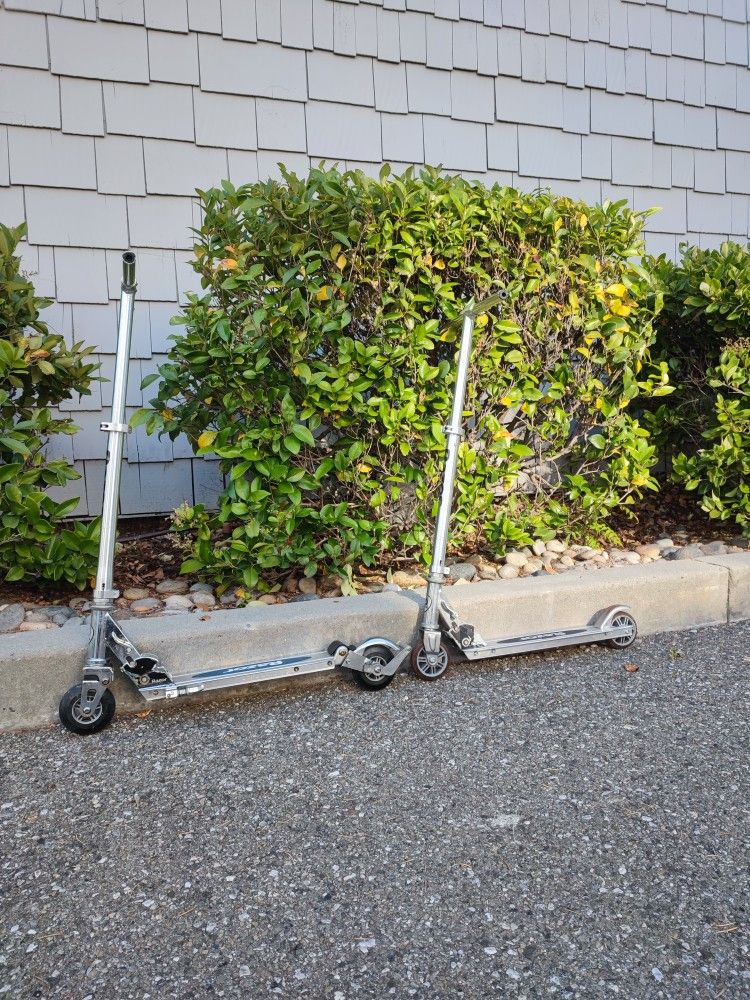 2 Razor Kick Scooters