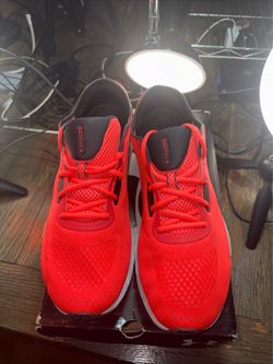 New tried on Men's Red Under Armour HOVR Sonic 5