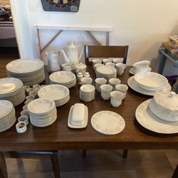 123 Piece Dinnerware Set - 12 Place Settings 