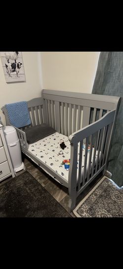 Convertable Crib /toddler Bed With Mattress