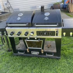 Pitt Boss Gas & Charcoal Grill & Smoker