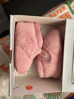 Baby Uggs Size 2/3