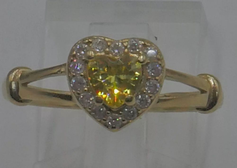 10kt yellow gold ring size 8.5 2.5 grams with yellow heart shaped stone and cubic zirconia .mint condition. 877649 1