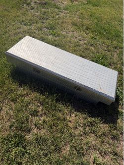 Aluminum truck tool box $150 obo no key but it’s unlocked
