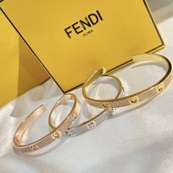 Fendi Fendi bracelet new model runway star model same F letter full diamond bracelet exquisite all-match high-end single product