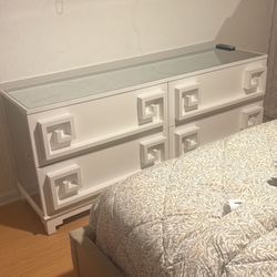White dresser / Glass top & Sides