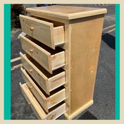 Dresser/ Five drawers dresser