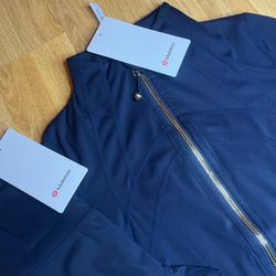 Lululemon Define Jacket and leggings Set size 2 brand new with tags !