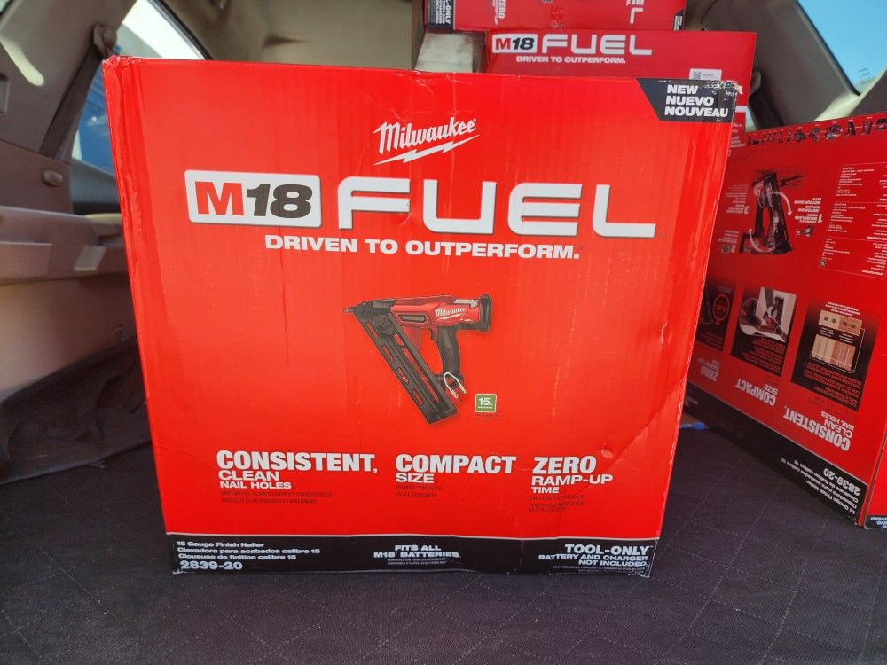Milwauke
M18 FUEL Brushless Gen II 15 Gauge Angled Finish Nailer (Tool-Only)