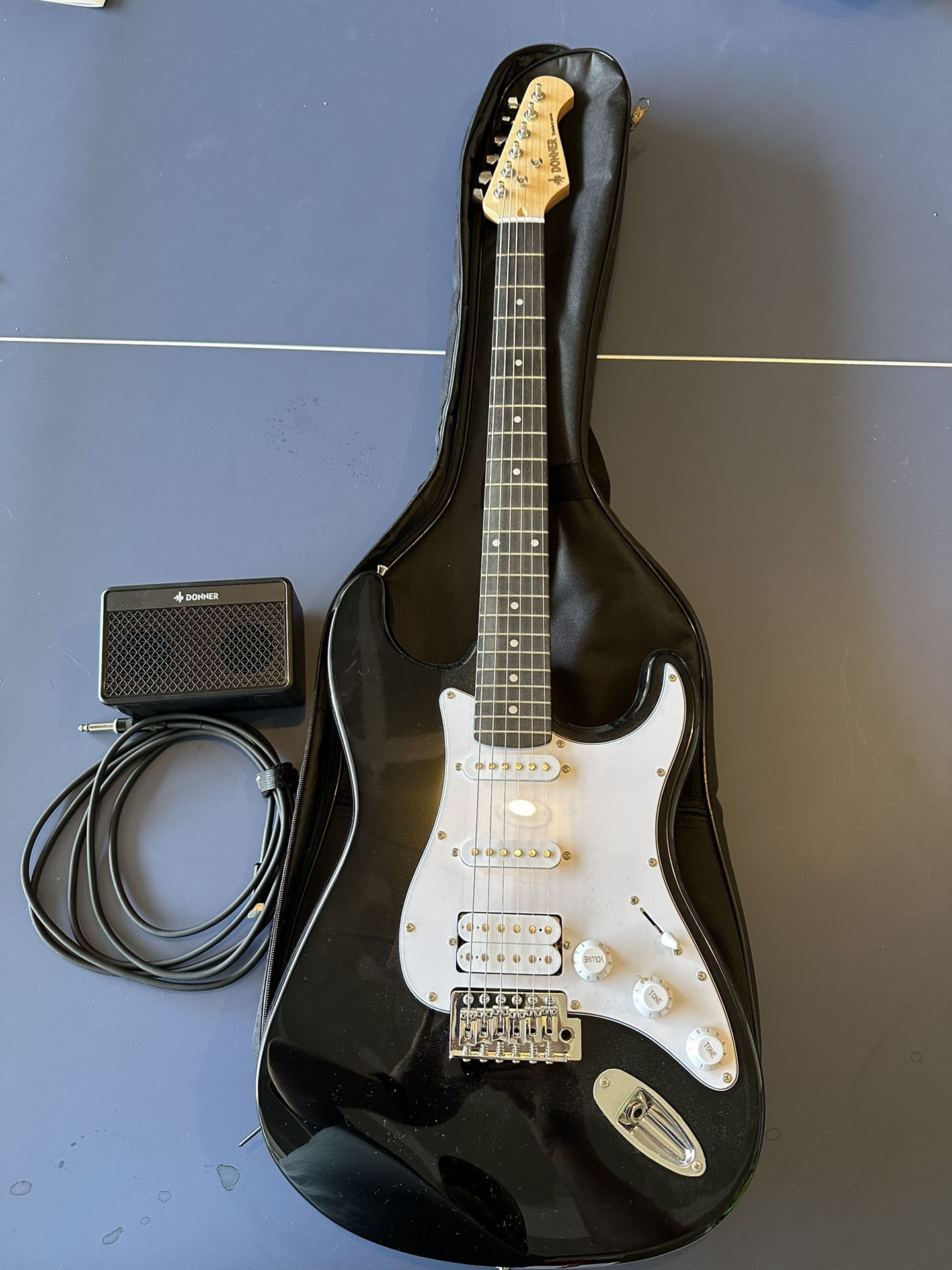 39” Doner Electric Guitar w/Amplifier