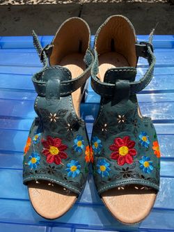 Women’s Sandals