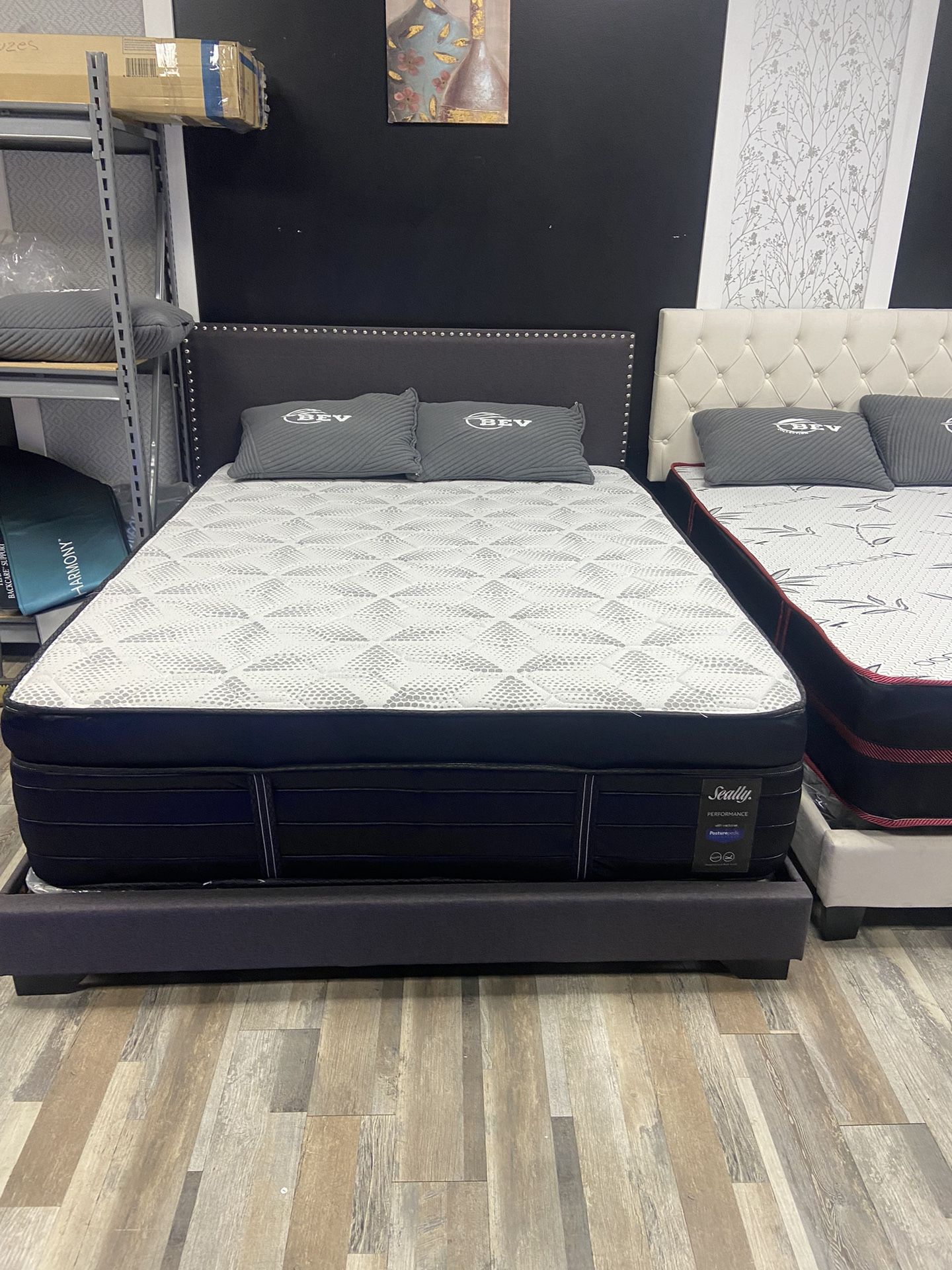 Queen Mattress - Double Sides - Come With Free Box Spring - Free Delivery 🚚 To Reasonable Distance 