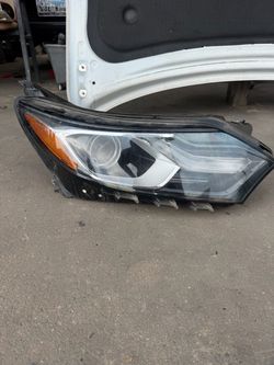 2018 / 2024 Chevy equinox head lights parts left & right