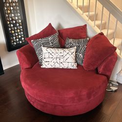 Beautiful Red Round Loveseat- Excellent Like New 
