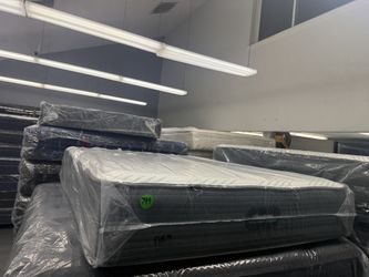 QUEEN SIZE SIMMONS BEAUTYREST PRESSURESMART (FIRM) HYBRID MATTRESS & BOX SPRING BED SET