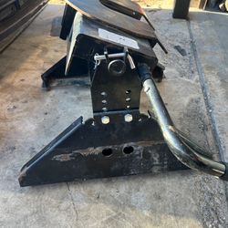 5th wheel attachment for GMC/FORD/CHEVY.