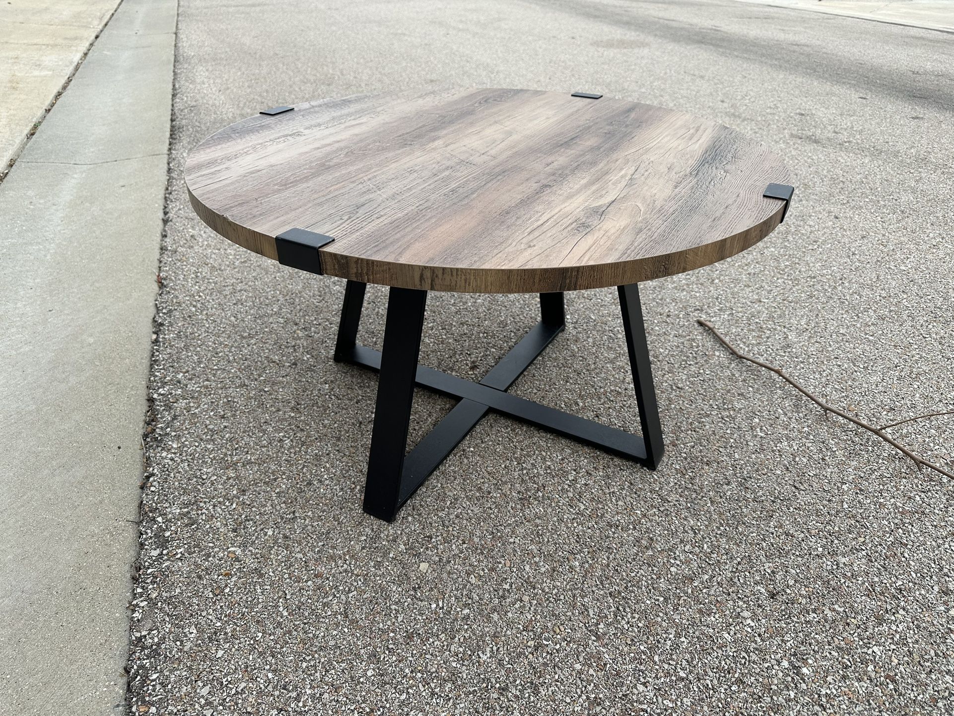 Round Cocktail Table