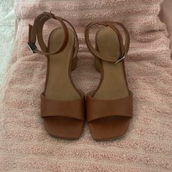 Tan Heels 5 1/2