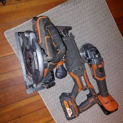 Valentine Special. 3 Battery And A Charger