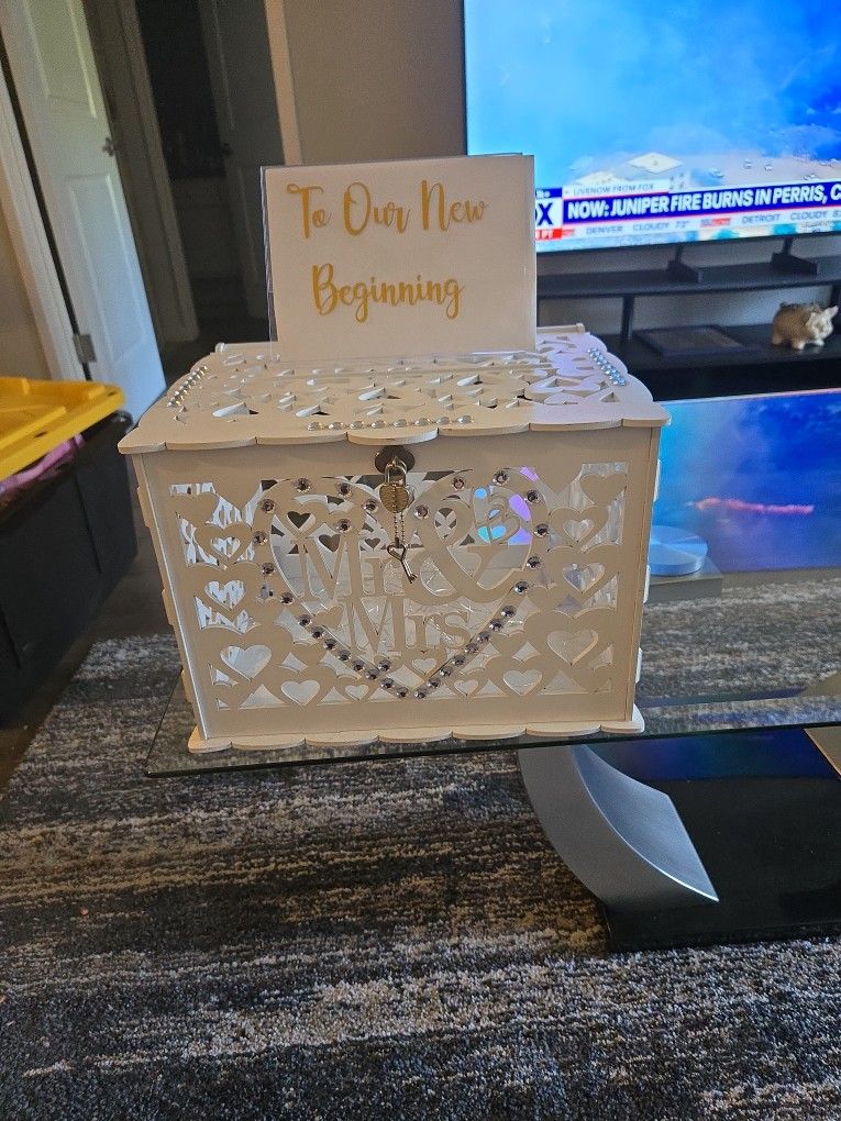 Wedding Card Box With Lock And Key. Has Lights Inside.