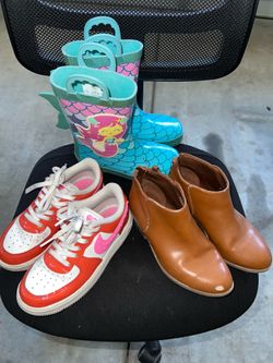 Girls shoes size 13c