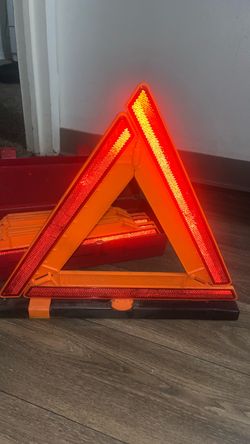 3 Emergency road side triangles