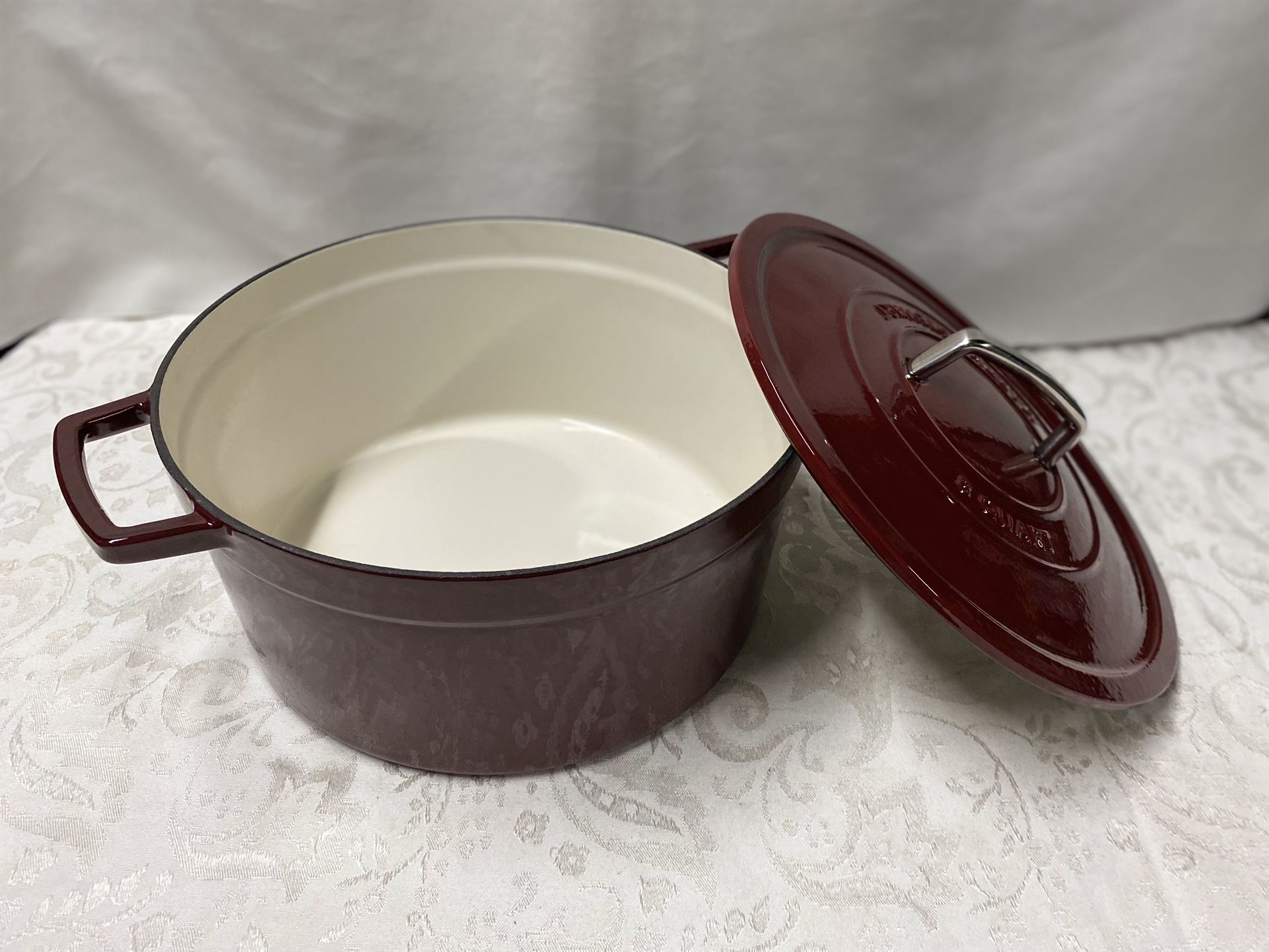 Olla Cast iron Martha Stewart Qt Color Cherry - Main Image