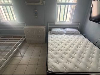 Queen Size 10” Medium Hybrid Mattress - $50