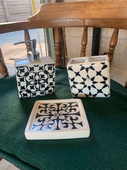 Bathroom accessories  3 piece set