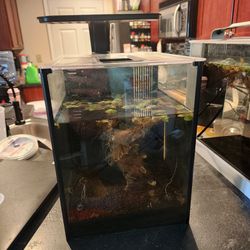 2.5-3 Gallon Fish Tank