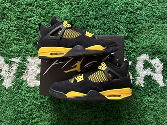 Air Jordan 4 Retro Thunder 2023 