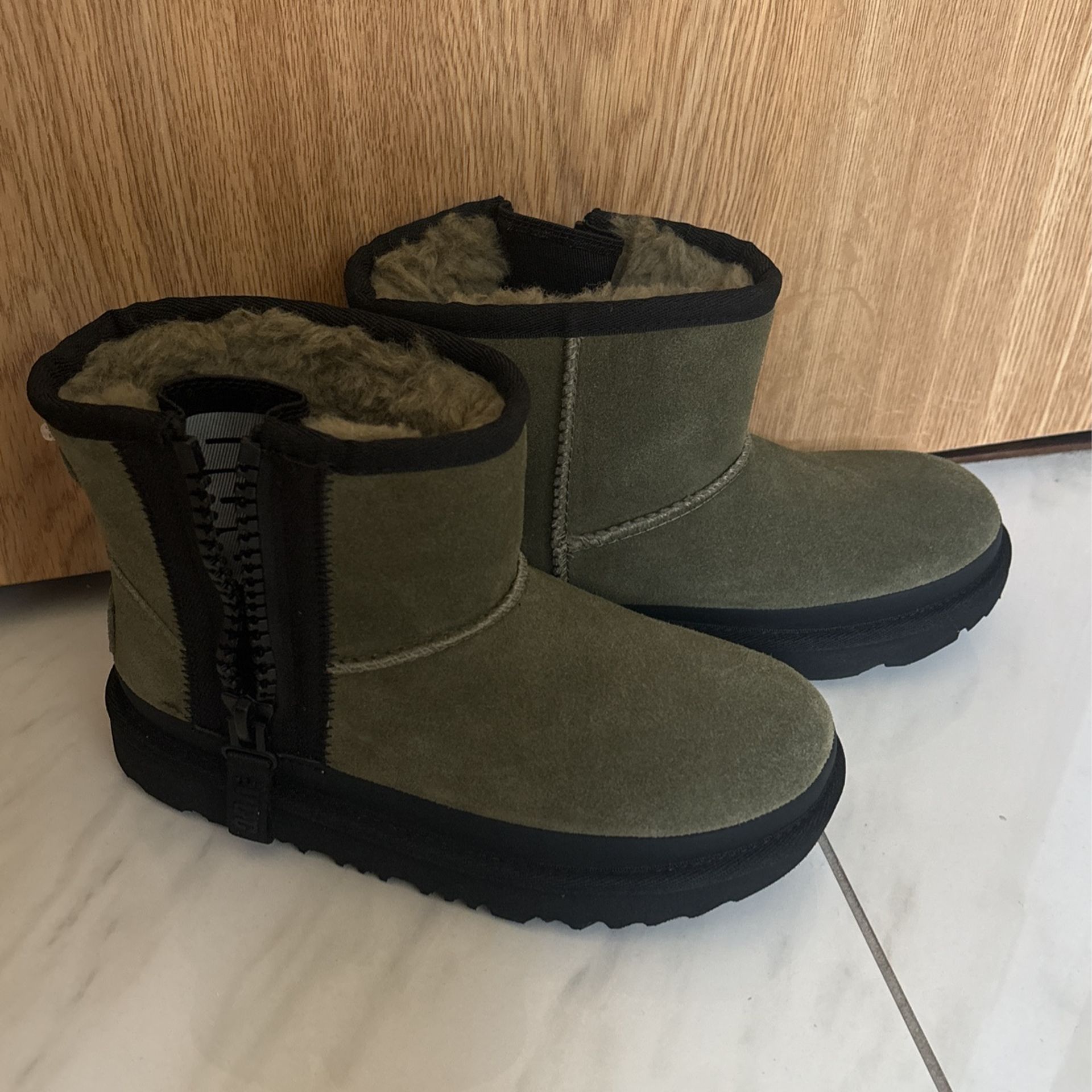 Ugg Kids Size 1 Boots