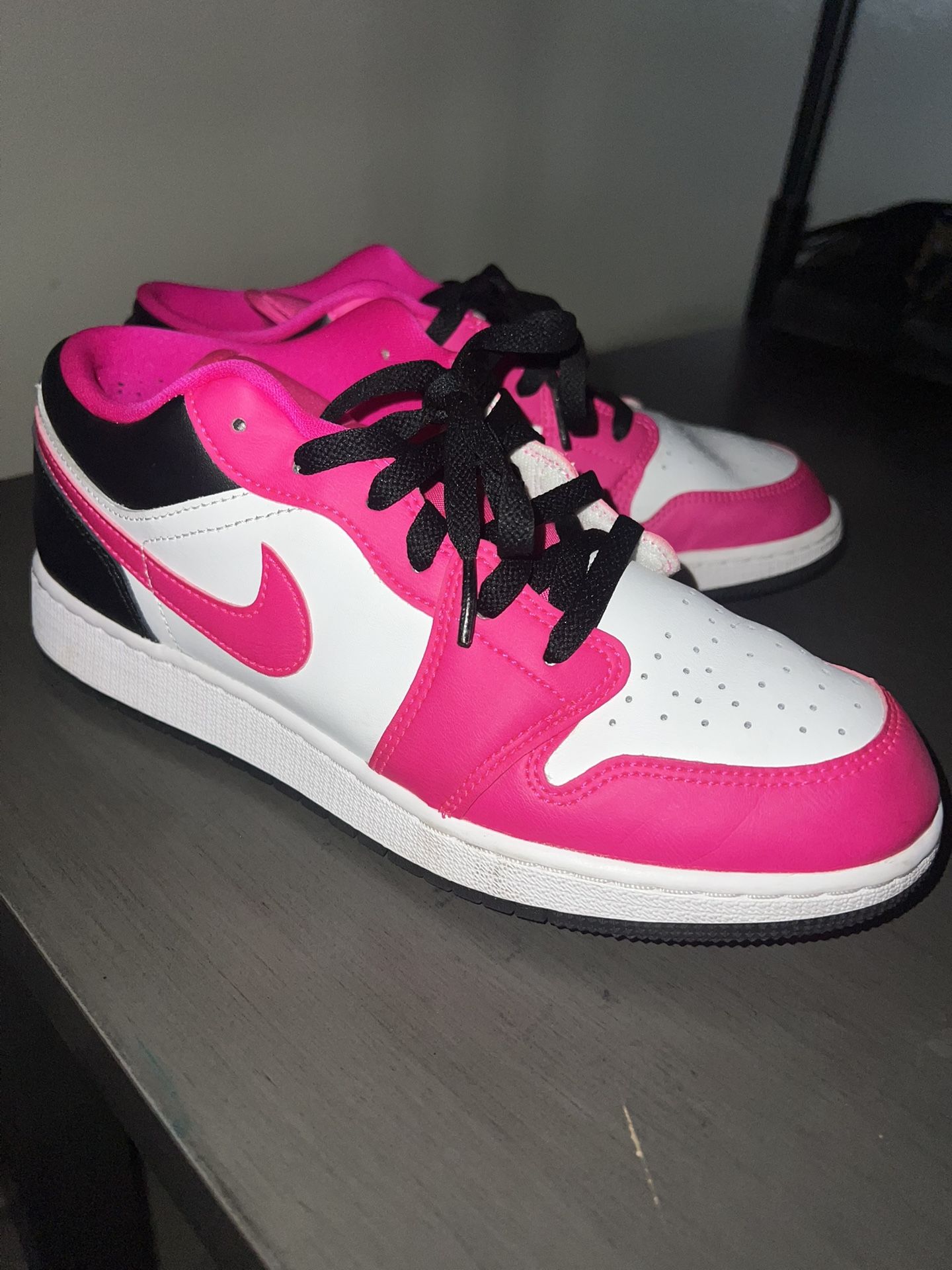 Air Jordan 1 - Hot Pink, Black & White