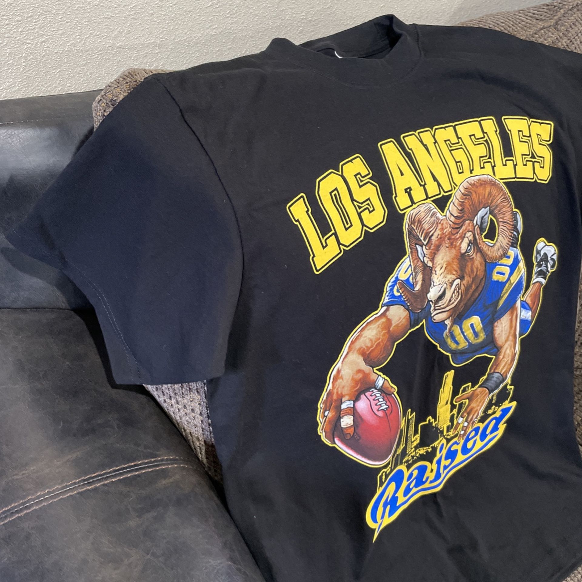 Genuine Merchandise T-Shirt Los Angeles Dodgers Size Large for Sale in  Oxnard, CA - OfferUp