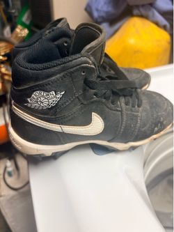 Kids baseball cleats