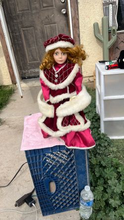 MEMORIES GENUINE PORCELAIN DOLL Gabrielle Winter 17"