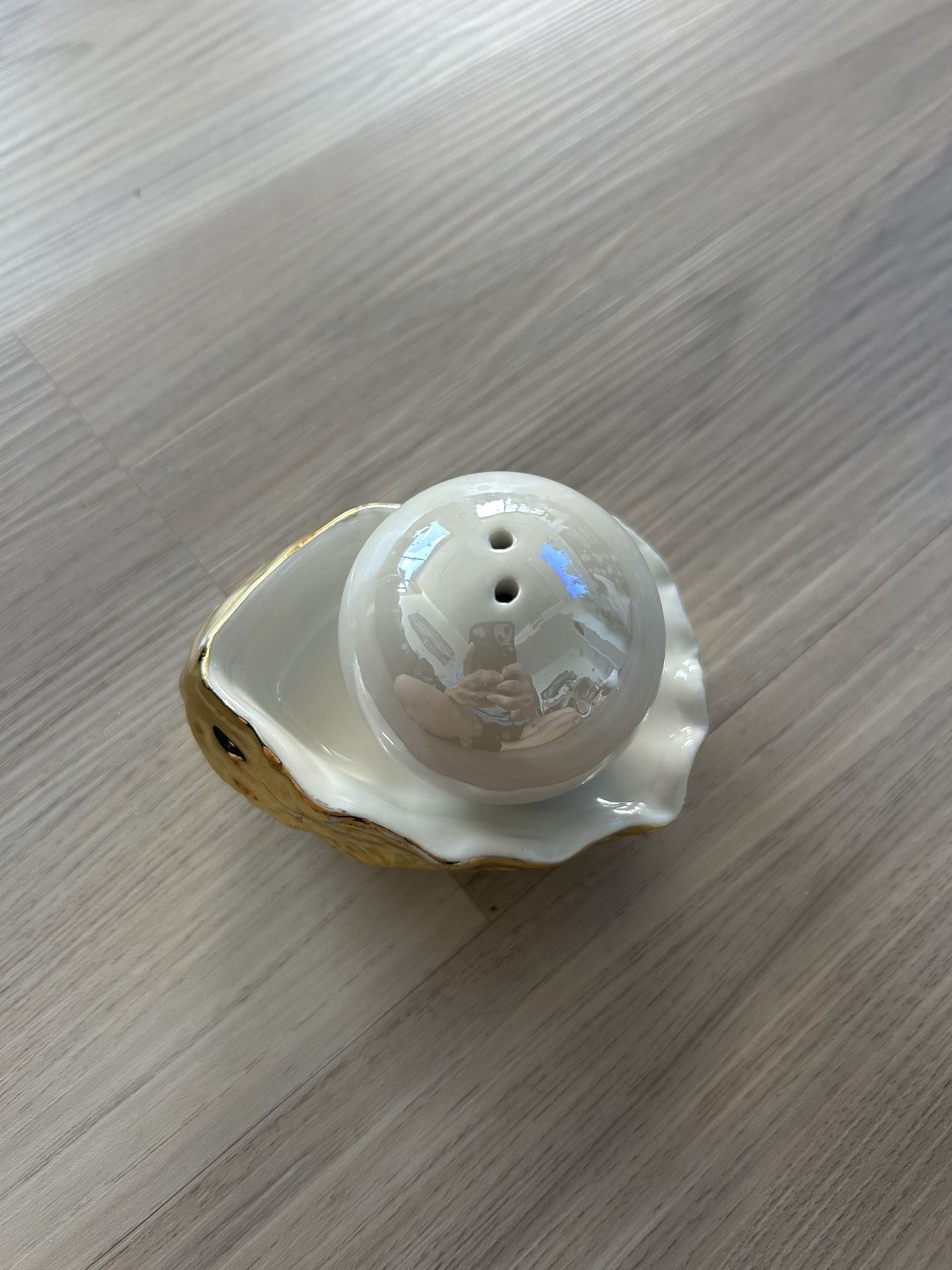 Salt & Pepper Seashell Pearl Shakers
