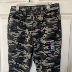 No Boundaries Camouflage High Rise Skinny Pants Size 15