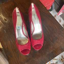 Women’s size 8 high heel