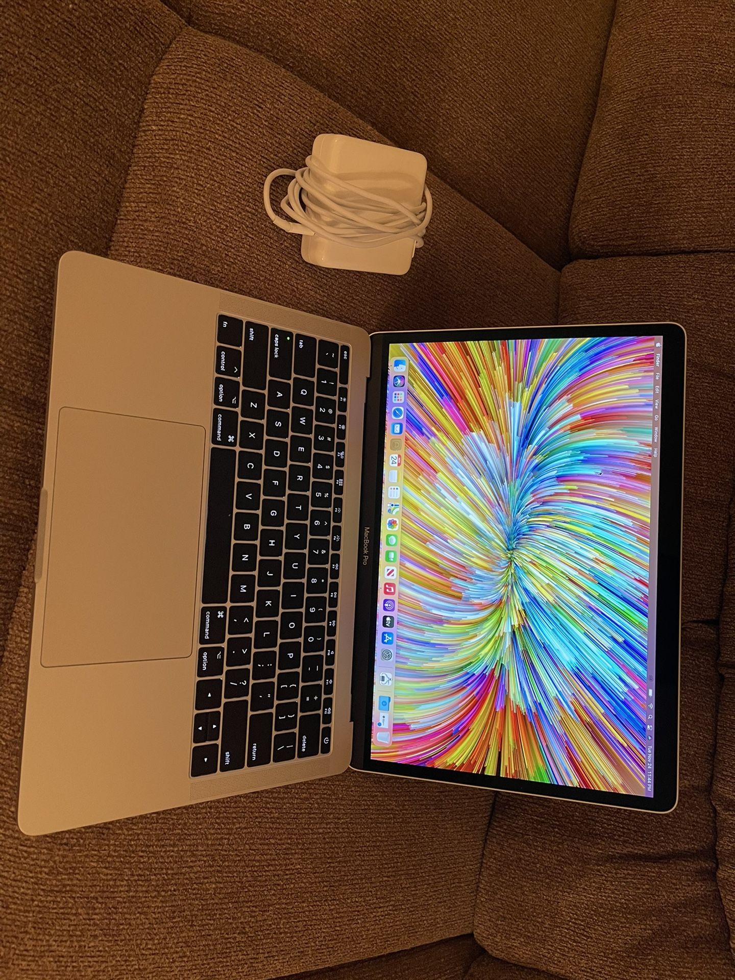 2017 MacBook Pro 13”, Dual Core i5, 256gb SSD, Excellent Condition, Low Battery Cycles